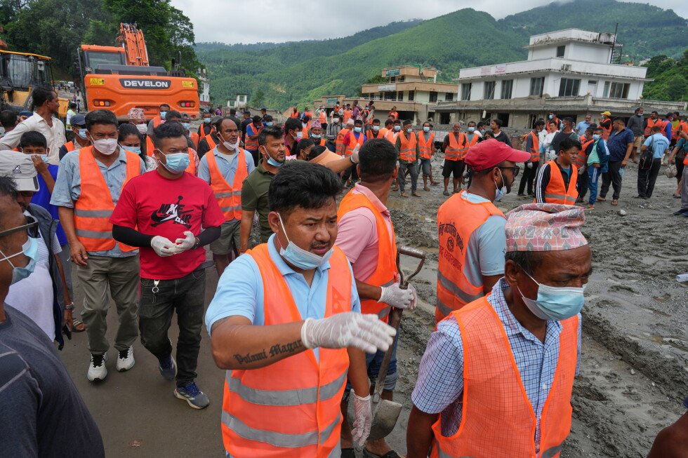 rescue-efforts-intensify-after-nepal-tibet-flooding-as-deaths-climb-past-900