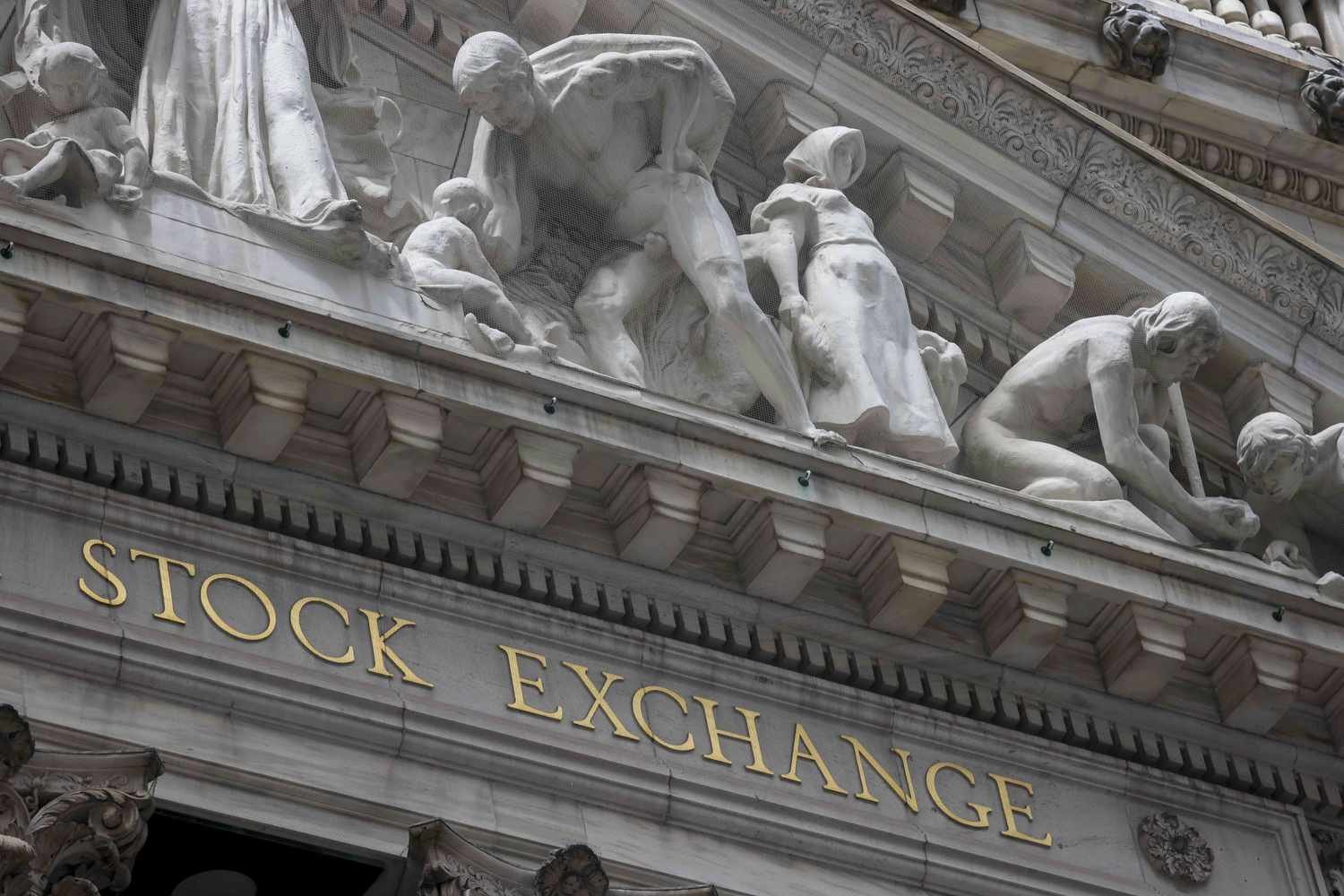 stock-market-today:-futures-slip-as-oil-jumps-following us,-iran-strikes;-major-indexes-poised-to-close-higher-for-august