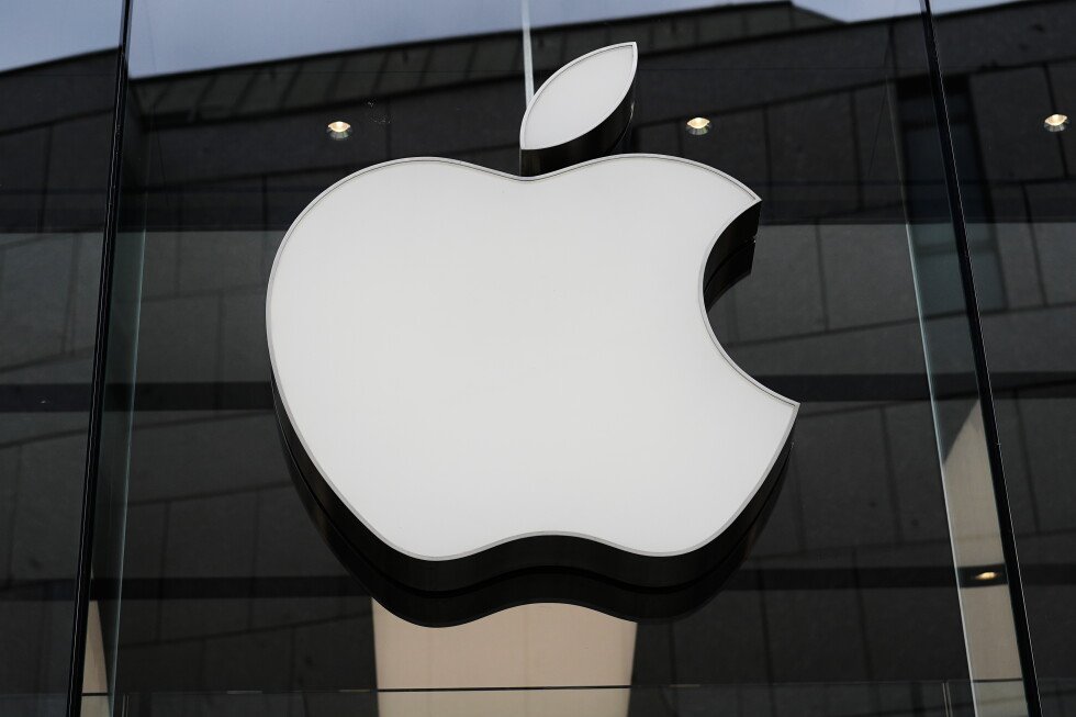 trump-presses-apple-to-rename-lake-ontario-as-‘lake-america’-amid-canada-trade-war