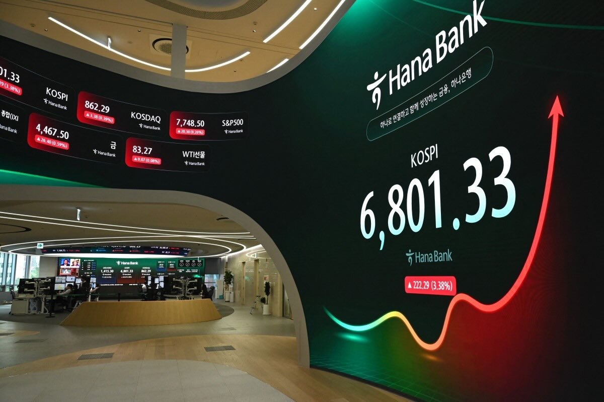 A screen shows the benchmark KOSPI stock index in a foreign exchange dealing room at the Hana Bank headquarters in Seoul, South Korea, on August 13, 2026