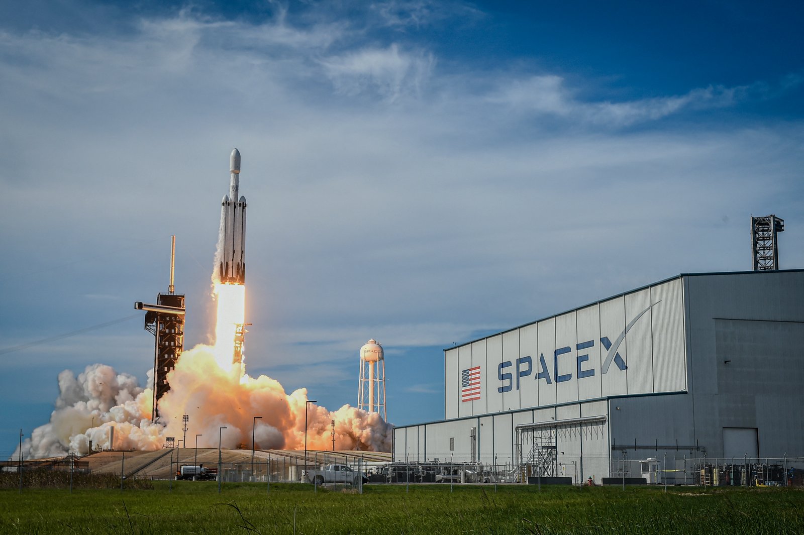 A SpaceX Falcon Heavy rocket carrying the National Oceanic and Atmospheric Administration's (NOAA) weather satellite GOES-U lifts off from Launch Complex 39A at NASA&rsquo;s Kennedy Space Center, Florida.