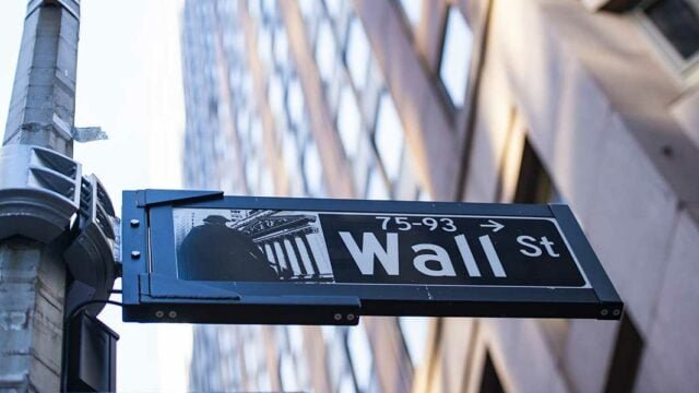 Wall Street sign AI stocks vs Halo Trade