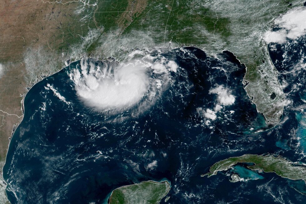 karina-strengthens-into-a-category-4-hurricane