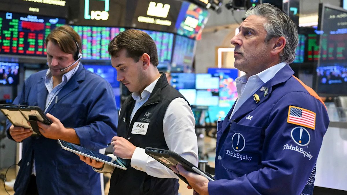 software-stocks-crushed-chips-in-august.-history-says-september-gets-tougher:-chart-of-the-day