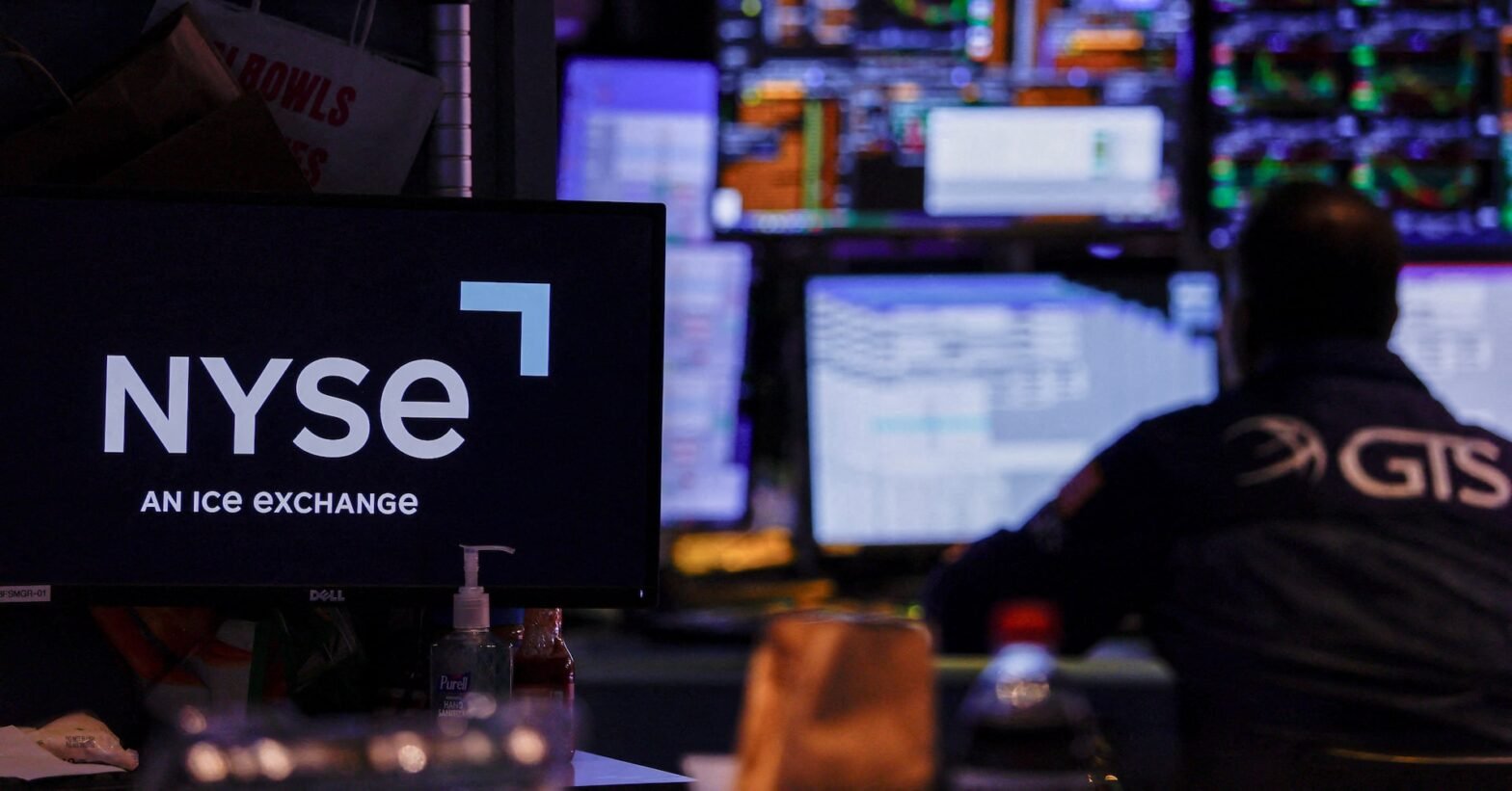 wall-st-futures-kick-off-september-under-pressure-as-yields,-oil-prices-rise