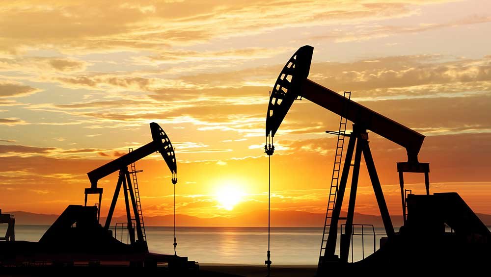 market-breaks-key-levels-as-oil-soars;-dell,-credo-lead-movers-late