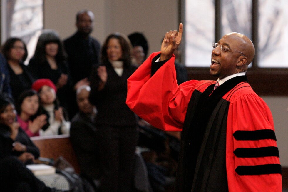 adam-hamilton-seeks-a-us-senate-seat-while-staying-a-kansas-megachurch-pastor