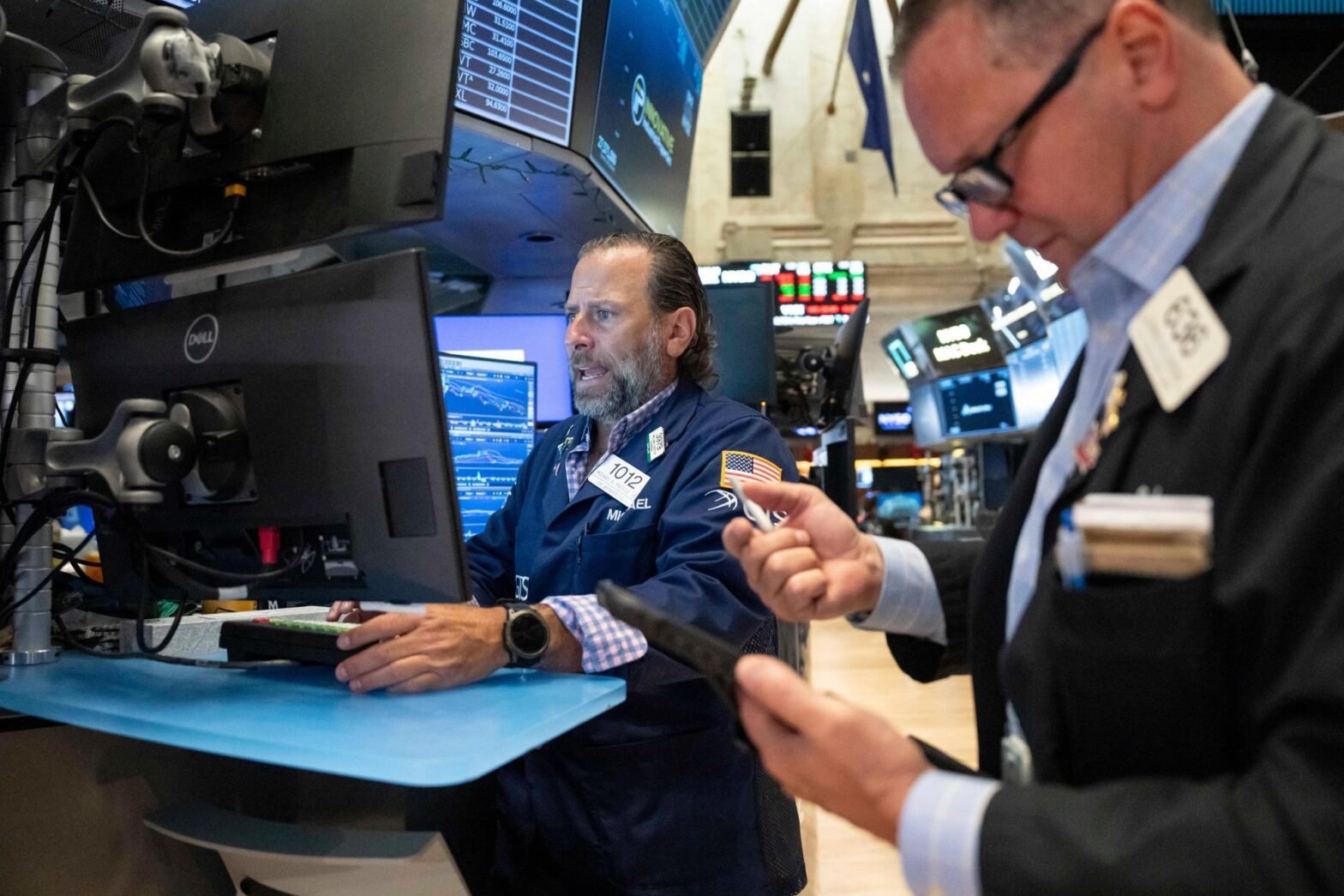 stocks-drift-on-wall-street-amid-jobs-market-updates,-renewed-fighting-in-us-war-with-iran