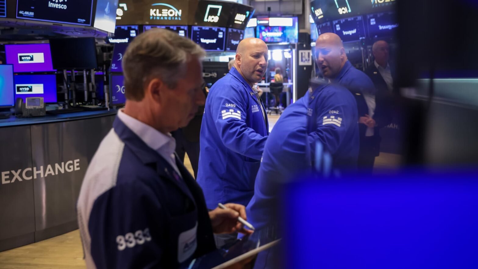 stock-futures-are-little-changed-after-major-averages-snap-three-day-losing-streaks:-live-updates