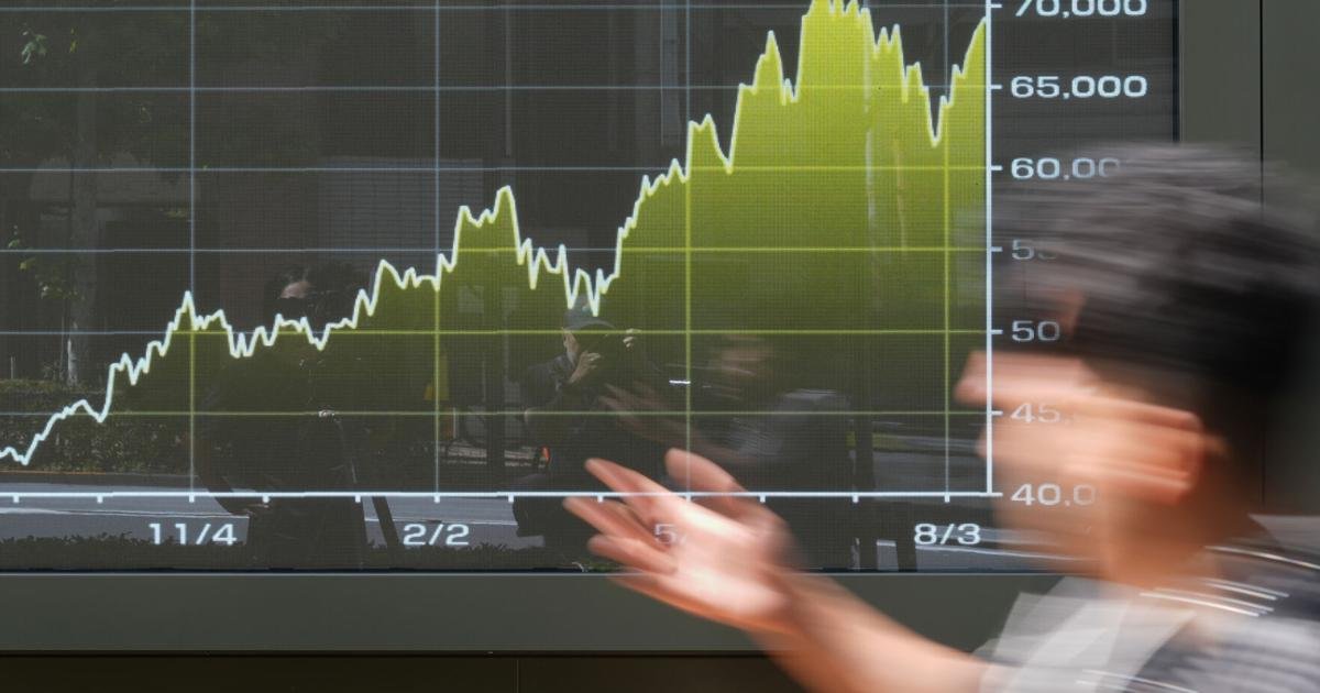 oil-prices-edge-lower,-while-asian-shares-rise,-tracking-wall-street-gains