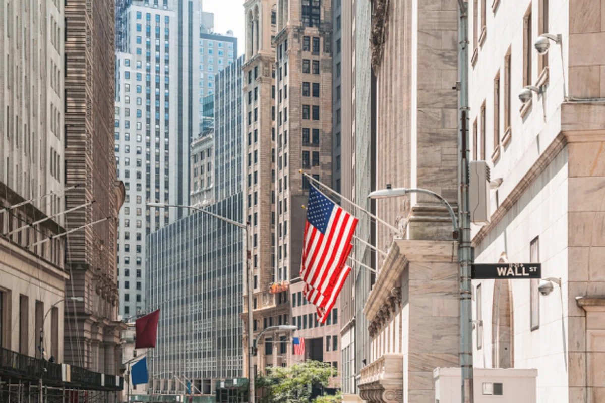 buy-5-stocks-to-stay-safe-in-wall-street’s-historically-worst-month