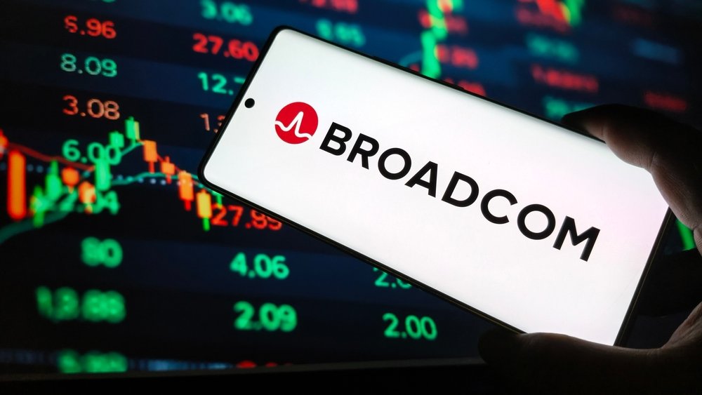 broadcom-shares-robust-multi-year-outlook:-8-key-items-shaping-the-stock-market-thursday