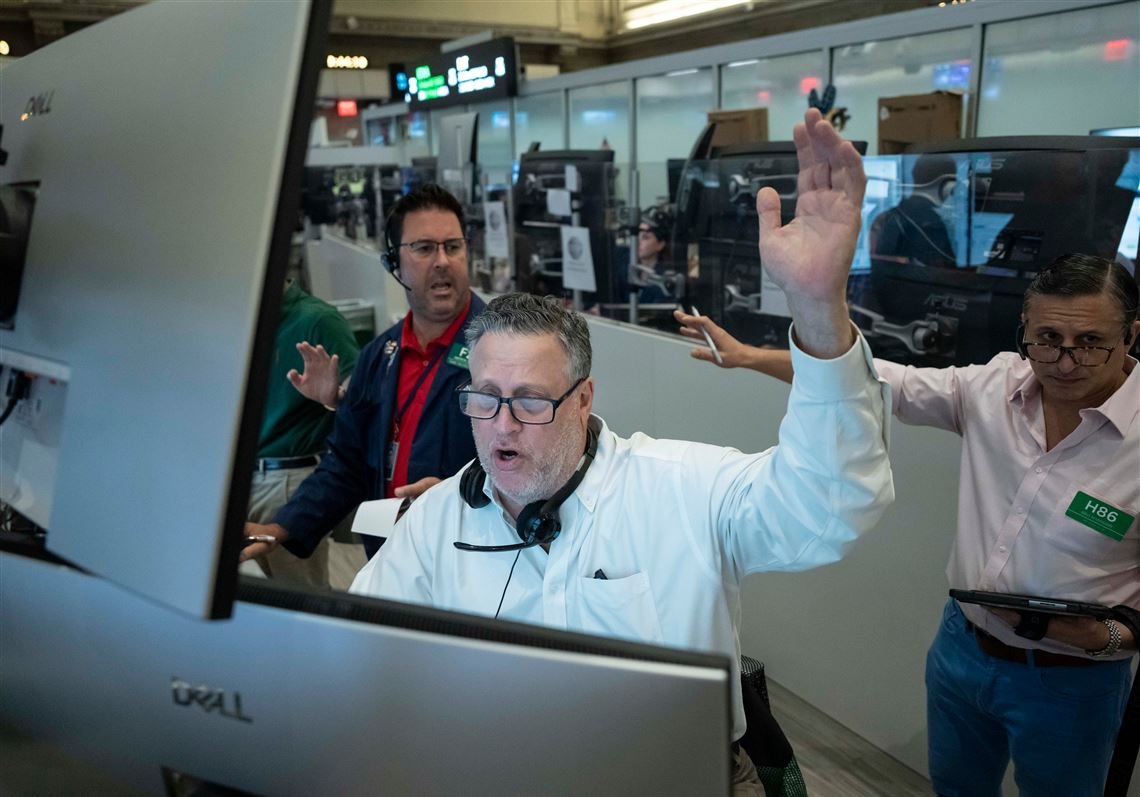 us.-stocks-open-higher-while-oil-prices-continue-to-climb