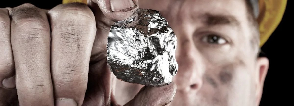 top-3-silver-stocks-with-market-caps-over-$10-billion