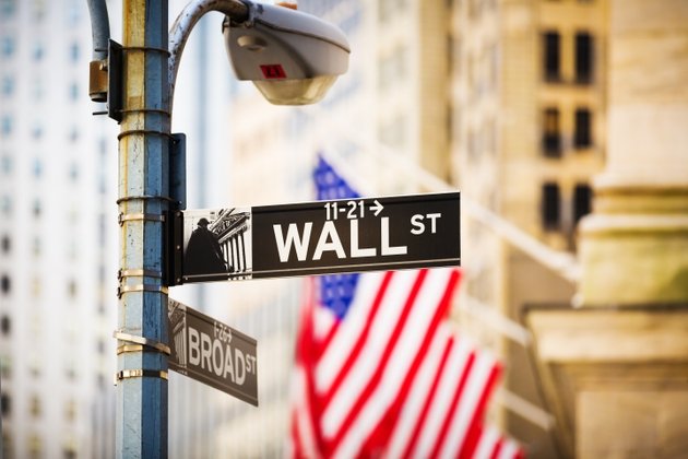 stock-futures-largely-flat-as-investors-focus-on-key-labor-report