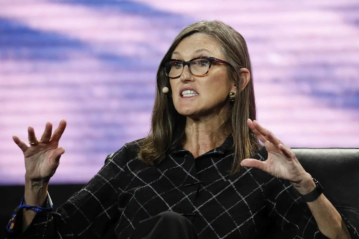 cathie-wood-just-bought-705,102-shares-of-a-rocket-company-50-times-smaller-than-spacex