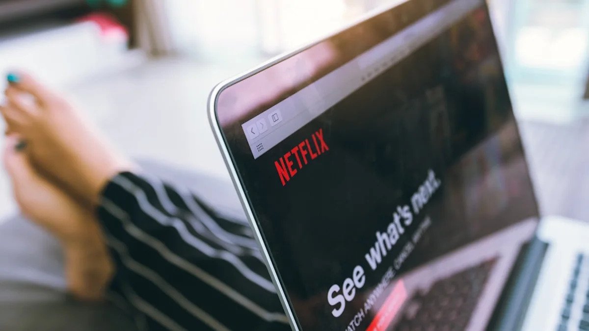 netflix-falls-4%-as-rate-repricing-pressures-long-duration-growth;-disney-dips,-warner-bros.-discovery-sits-tight