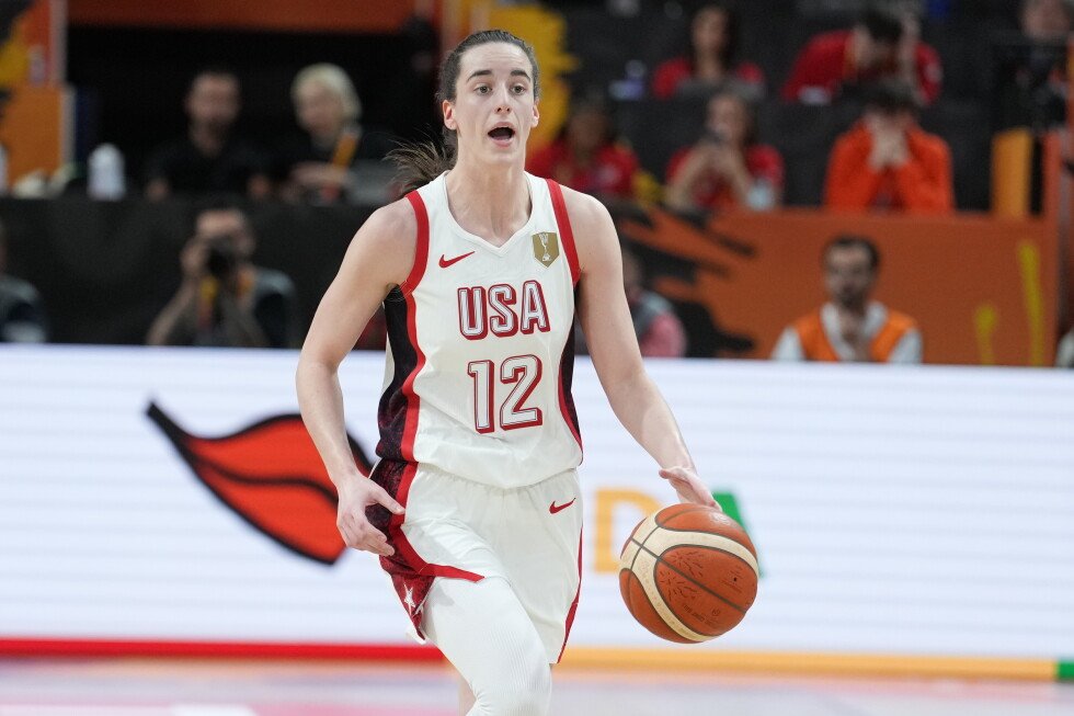 caitlin-clark-helps-us-beat-china-and-7-foot-3-zhang-ziyu-94-61-at-world-cup