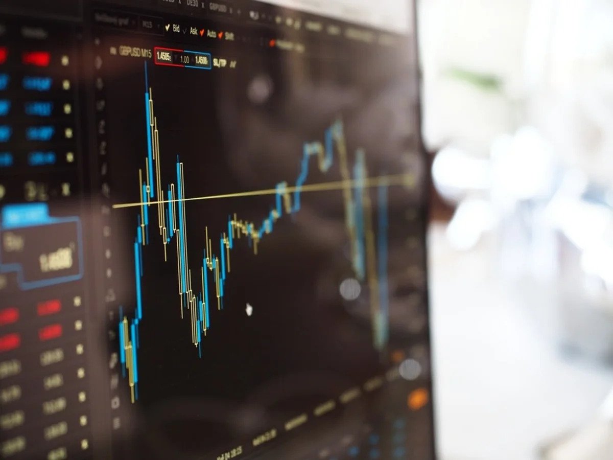 update:-equities-fall-intraday-as-jobs-report-lifts-rate-hike-bets