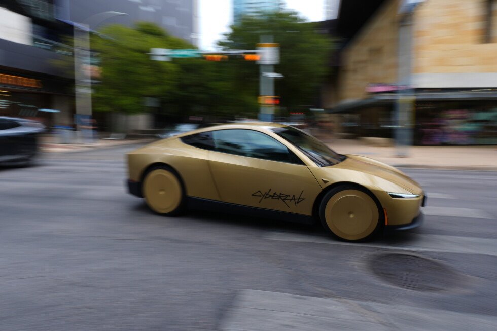 federal-regulators-open-a-safety-probe-into-tesla-cybercabs-after-austin-launch