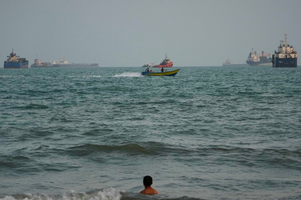 us-military-strikes-iranian-oil-tankers-after-navy-warships-targeted