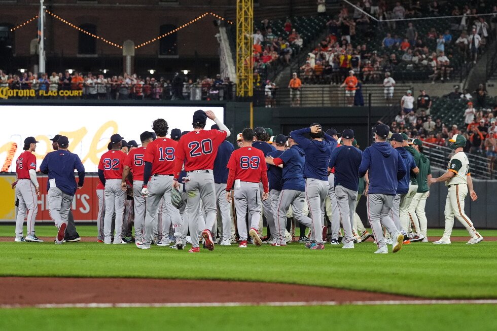 benches-clear-between-o’s-and-red-sox-after-double-play