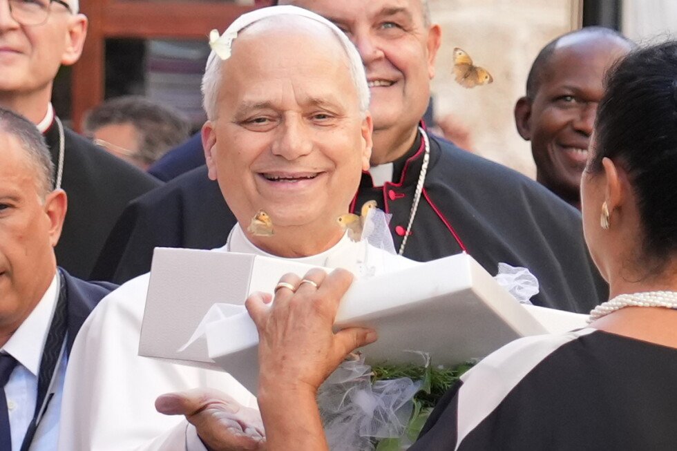 pope-returns-to-sanctuary-where-he-prayed-after-election