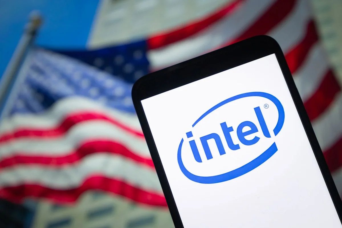intc-jumps-overnight:-trump-touts-intel-stock-in-ai-generated-trading-image,-claims-he-made-‘billions’-for-us
