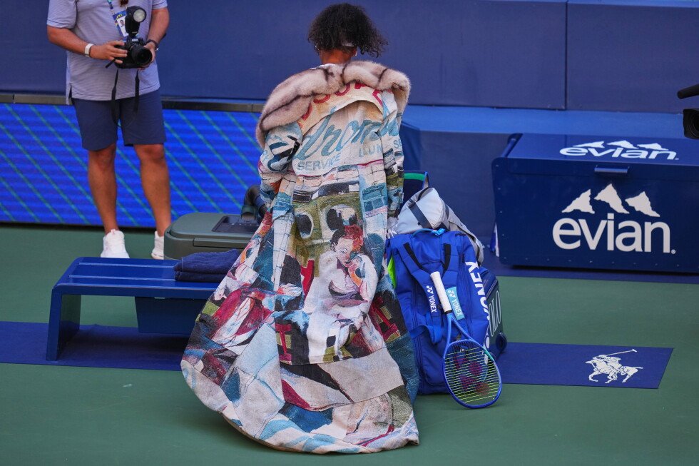osaka-displays-one-more-‘swaggy’-fashion-ensemble-before-us.-open-exit