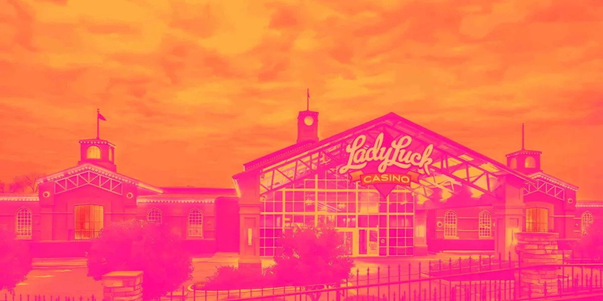 3-reasons-czr-is-risky-and-1-stock-to-buy-instead