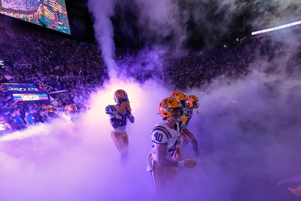 ap-top-25-poll:-oregon,-lsu-and-michigan-await-moves-in-latest-rankings