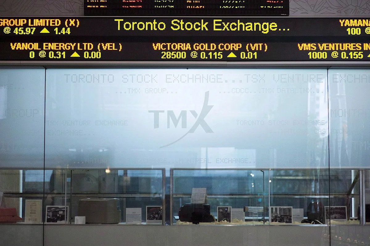 s&p/tsx-composite-down-more-than-200-points,-us.-stock-markets-also-trade-lower