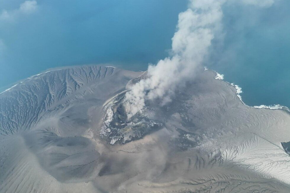 se-reanudan-vuelos-en-yakarta-tras-erupcion-del-volcan-anak-krakatoa