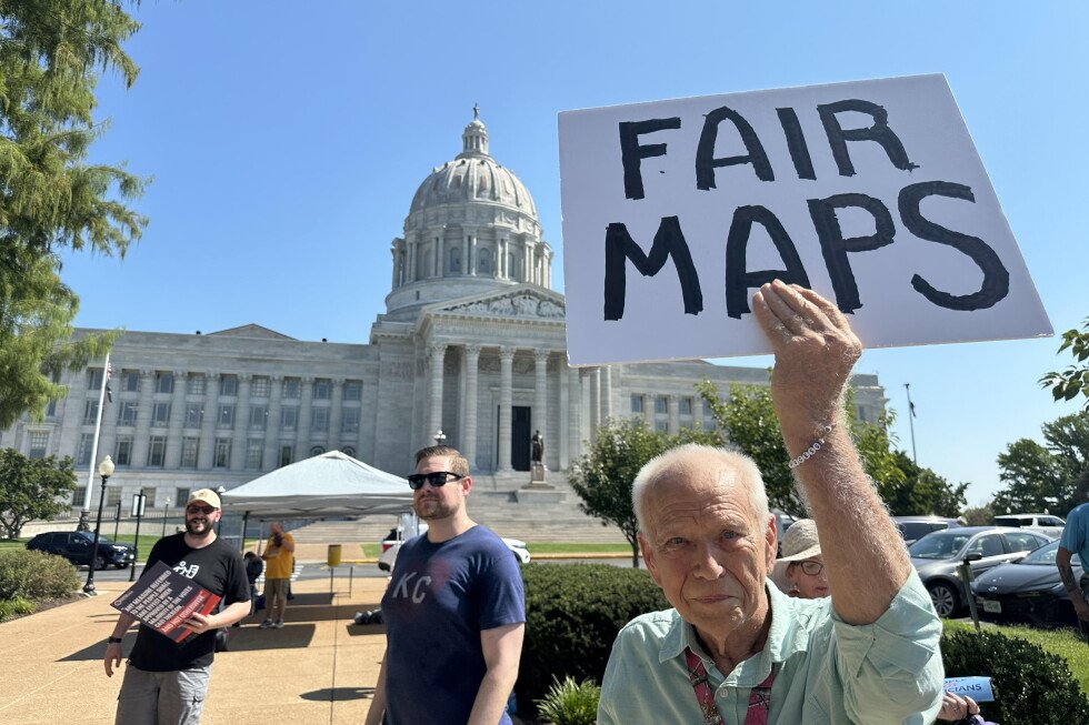 supreme-court-rebuffs-missouri’s-push-to-use-new-us-house-map