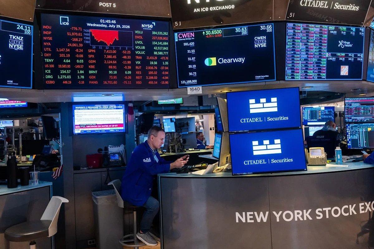 s&p-500,-dow,-nasdaq-end-lower-as-oil-crosses-$101,-yields-pop-following-bessent’s-expanded-buyback-plan-—-aapl,-meta,-amzn,-crm-in-focus