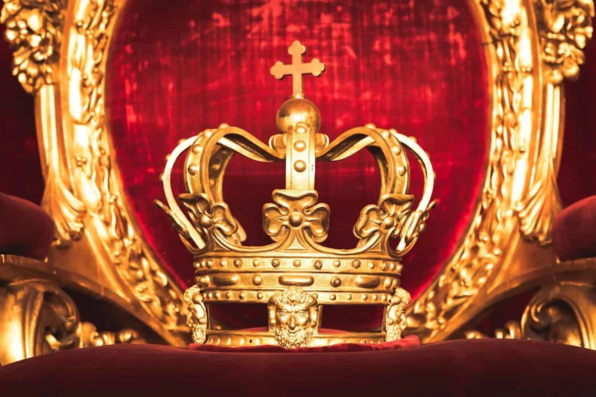 the-closest-thing-to-set-it-and-forget-it-income:-5-dividend-kings-for-retirees-who-want-peace-of-mind