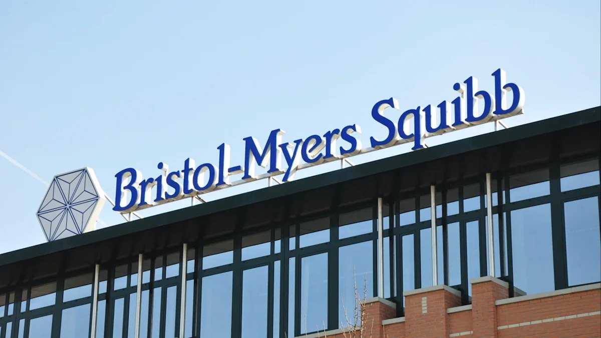 how-much-do-you-really-need-invested-in-bristol-myers-squibb-to-collect-$10,000-a-year?