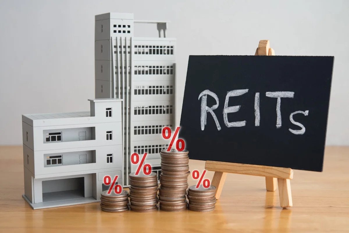 realty-income-or-agree-realty:-which-monthly-dividend-should-retirees-own?