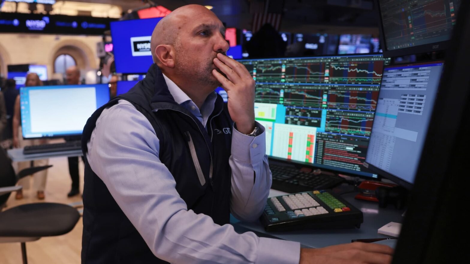 stock-futures-are-little-changed-as-traders-eye-rising-oil-prices-and-rates:-live-updates