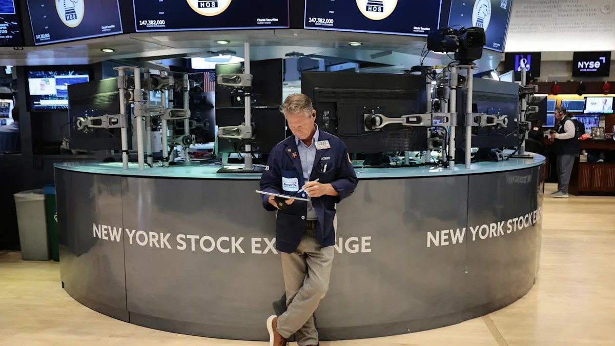 stock-futures-fall-as-10-year-treasury-yield-tops-5%