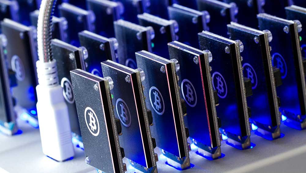 bitcoin-fades,-cipher-leads-miners-higher-after-fed,-energy-news