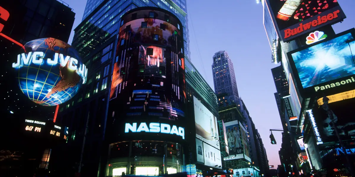 tenable-holdings-(nasdaq:-tenb)-surpasses-average-analyst-price-target,-forcing-fresh-valuation-debate