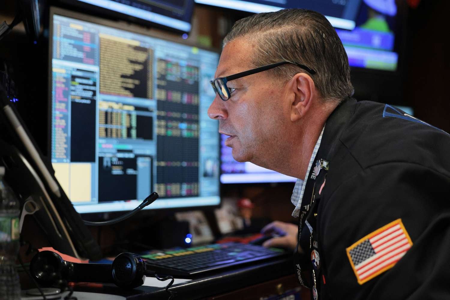stock-market-today:-futures-gain-as-treasury-yields-fall-below-5%-after-fed-raises-rates;-oil-slips