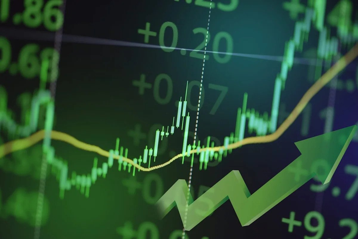 spmo-owns-the-s&p-500’s-100-fastest-rising-stocks.-its-momentum-screen-has-beaten-the-index-by-67-points-over-the-last-five-years