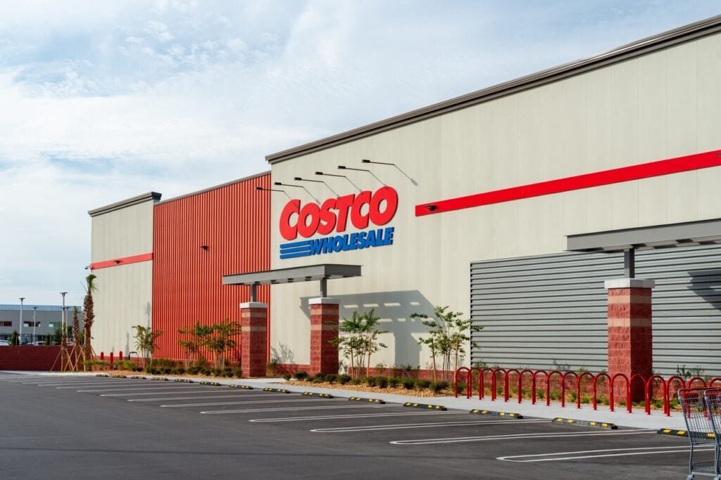 costco-stock-nears-bear-market:-can-earnings-turn-it-around?