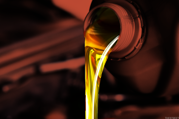 oil-prices-fall-but-diesel-shortage-won’t-ease-anytime-soon:-8-key-items-shaping-the-stock-market-monday