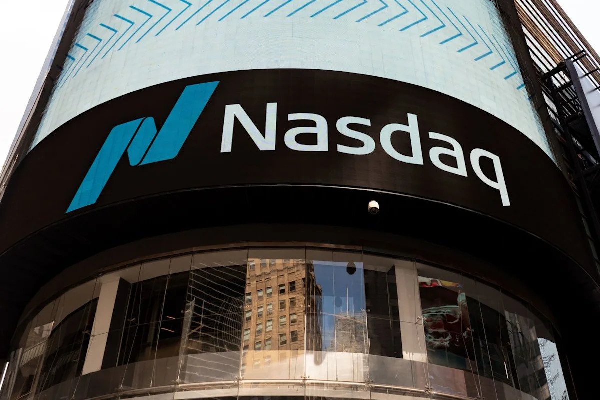 nasdaq,-s&p-500-futures-pause-after-record-ai-driven-rally:-amd,-meta,-baba,-gme,-hood,-grab,-vktx-stocks-in-focus