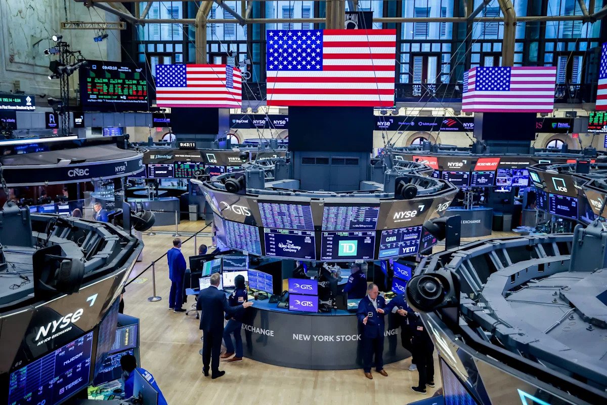 coinbase’s-ipo-move-sends-stock-to-four-month-high