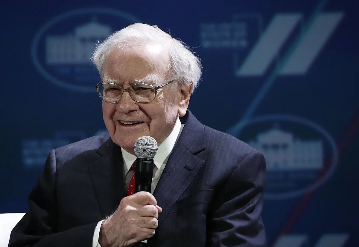warren-buffett-says-“father-time-always-wins”-history-says-investors-who-do-this-1-thing-will-win-out-anyway.