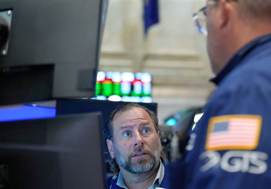 us.-stocks-are-mixed-after-oil-prices-ease-and-bond-yields-rise
